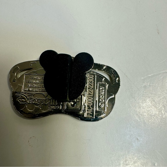 NWT. Disney pin featuring Dopey Snow White and the Seven Dwarfs as a sleep mask. - Picture 4 of 7